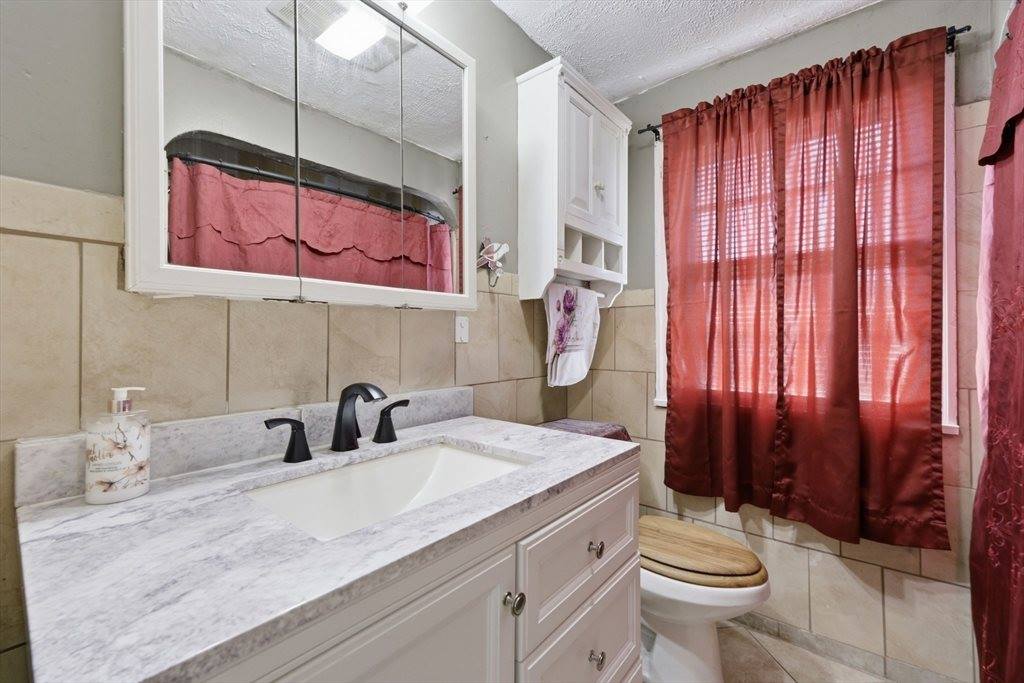 19 Carnavon Circle, Springfield, MA 01109