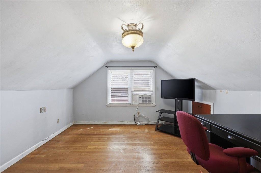 19 Carnavon Circle, Springfield, MA 01109