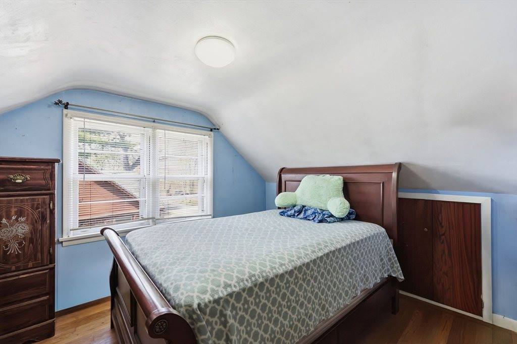 19 Carnavon Circle, Springfield, MA 01109