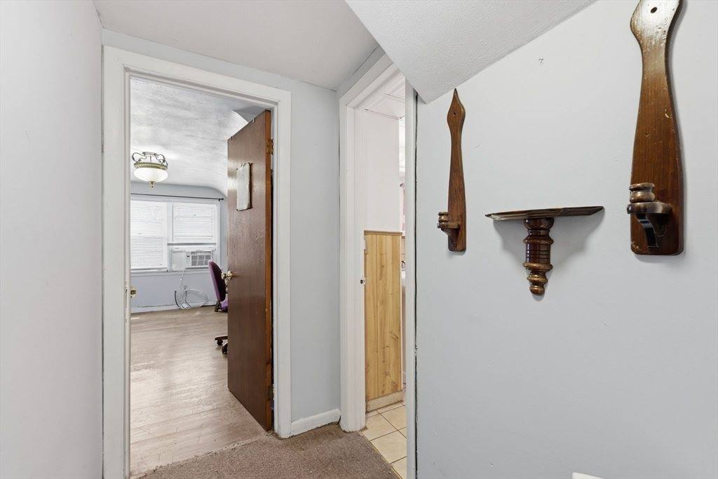 19 Carnavon Circle, Springfield, MA 01109