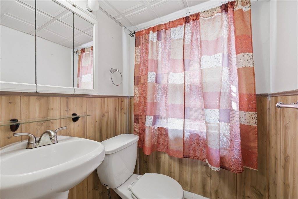 19 Carnavon Circle, Springfield, MA 01109