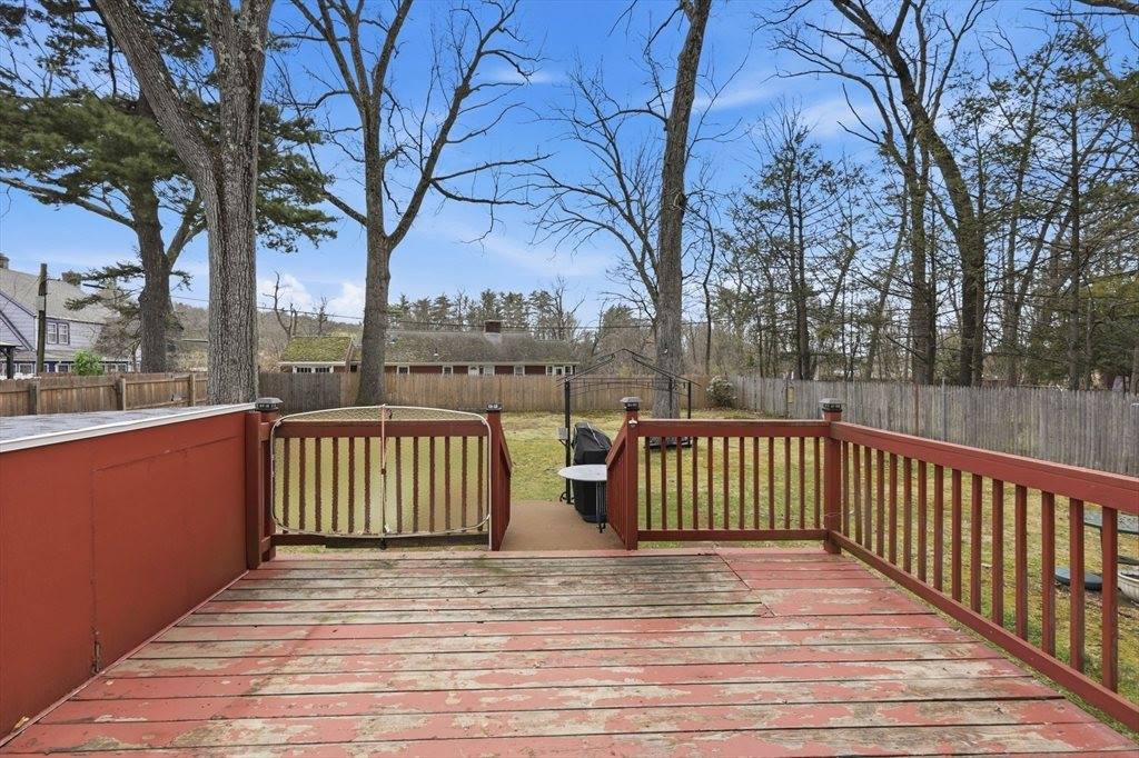 19 Carnavon Circle, Springfield, MA 01109