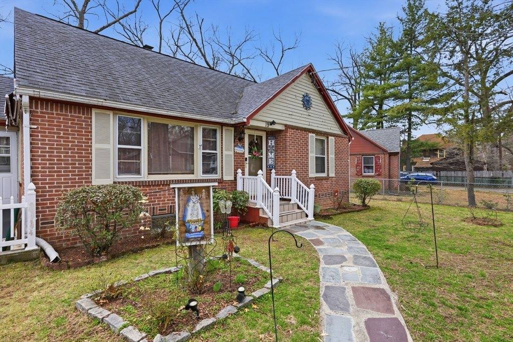 19 Carnavon Circle, Springfield, MA 01109