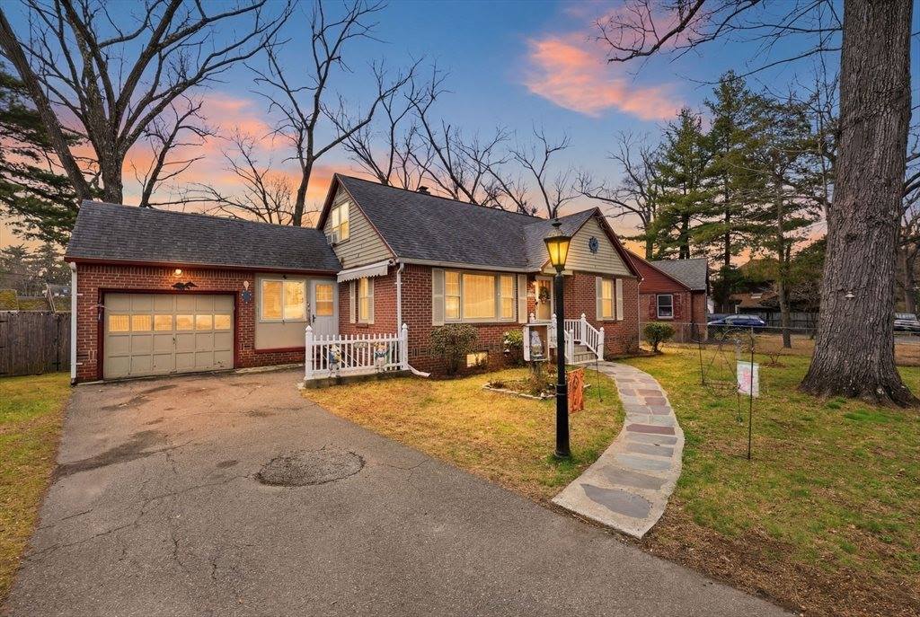 19 Carnavon Circle, Springfield, MA 01109