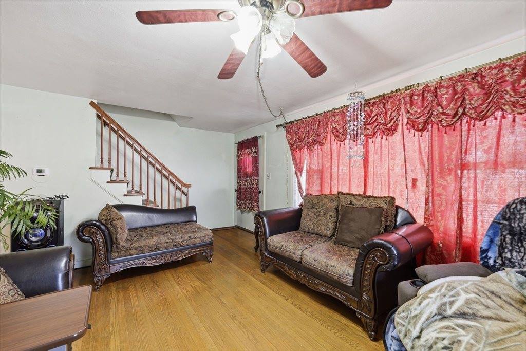 19 Carnavon Circle, Springfield, MA 01109