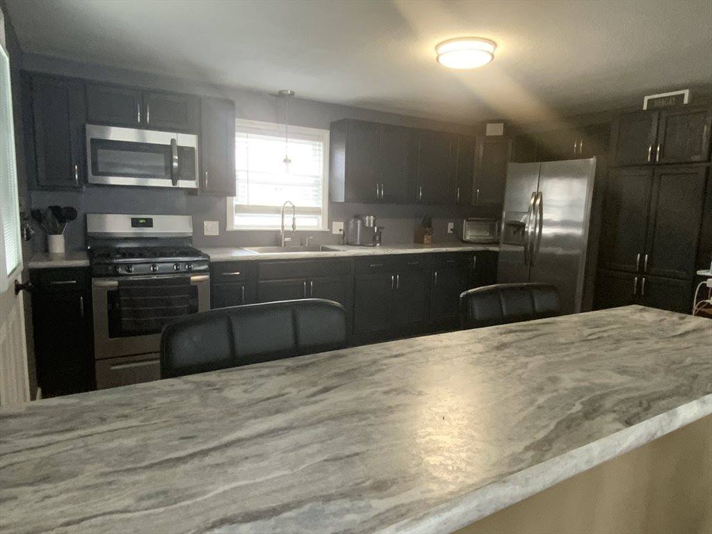 86 Peekskill Ave, Springfield, MA 01129