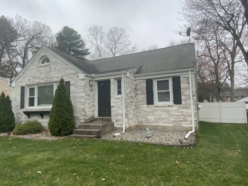 86 Peekskill Ave, Springfield, MA 01129