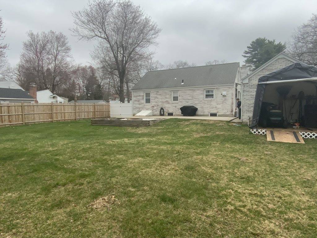 86 Peekskill Ave, Springfield, MA 01129