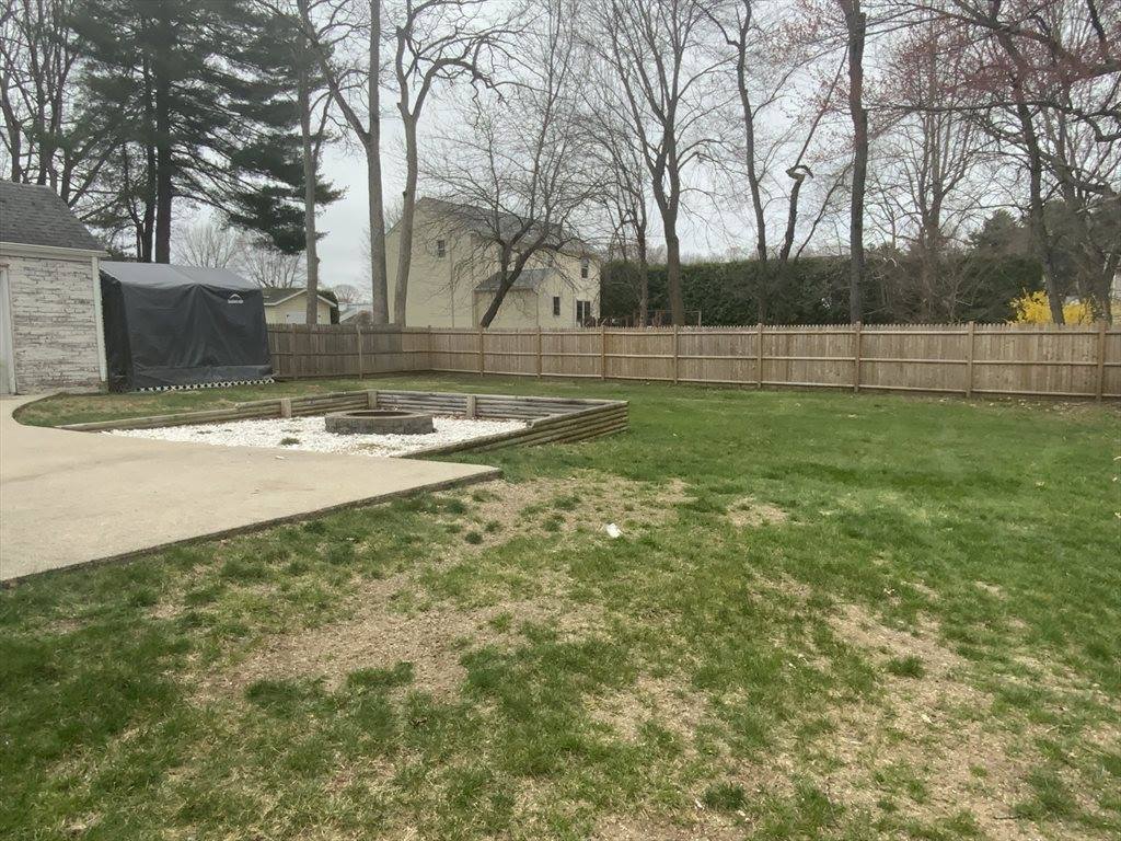 86 Peekskill Ave, Springfield, MA 01129