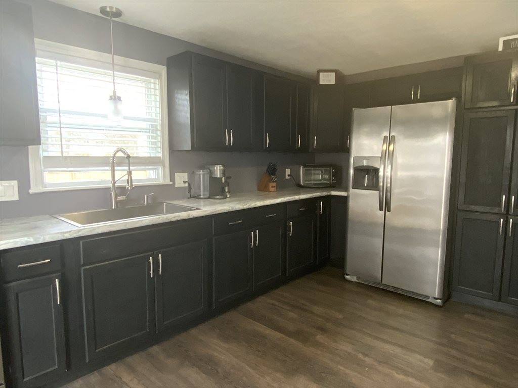 86 Peekskill Ave, Springfield, MA 01129