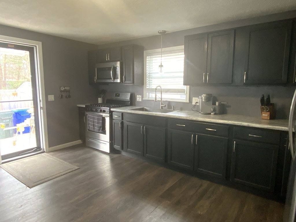 86 Peekskill Ave, Springfield, MA 01129