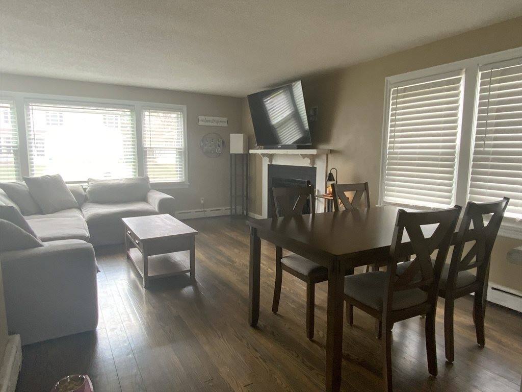 86 Peekskill Ave, Springfield, MA 01129