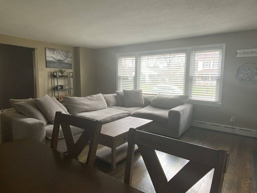 86 Peekskill Ave, Springfield, MA 01129