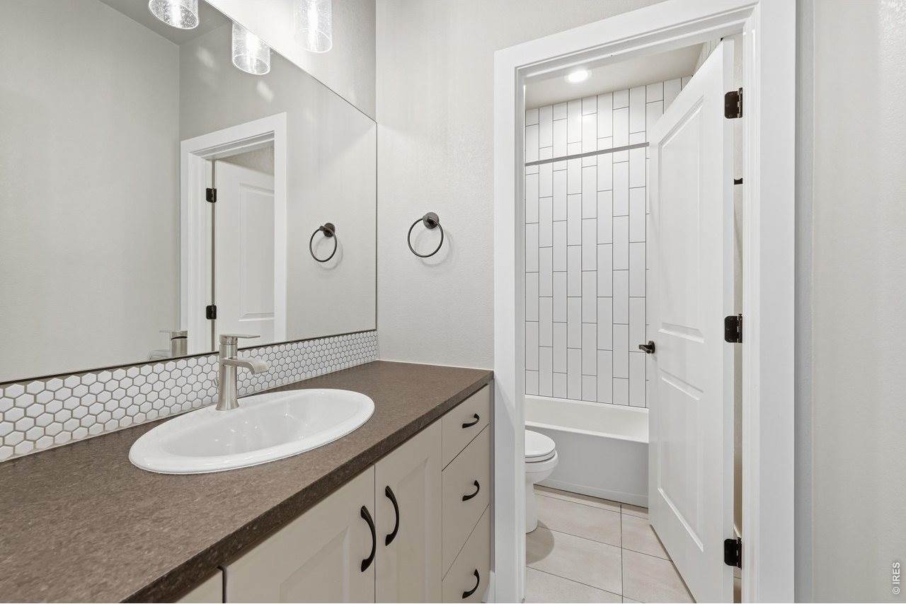 5197 School House Dr, Timnath, CO 80547