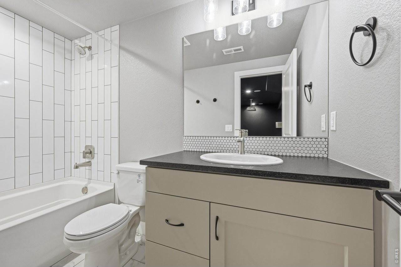 5197 School House Dr, Timnath, CO 80547