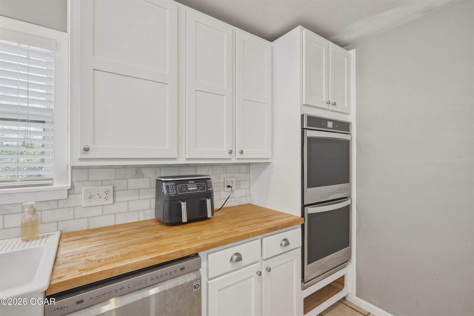 1626 Jefferson Circle, Webb City, MO 64870