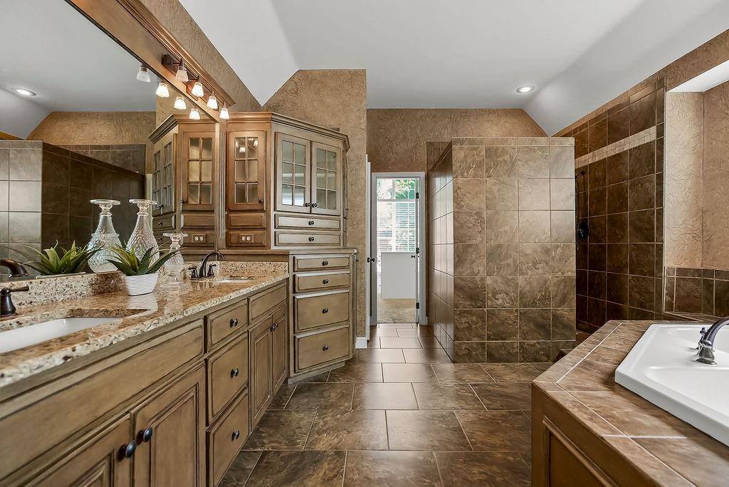 14400 Grant Street, Overland Park, KS 66221