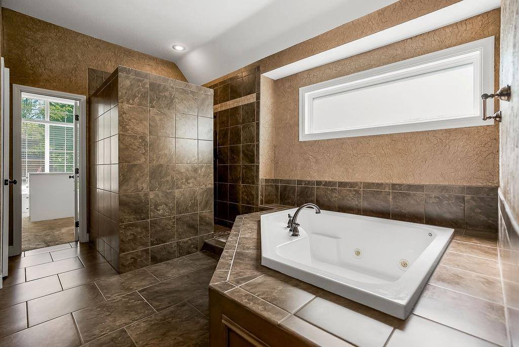 14400 Grant Street, Overland Park, KS 66221