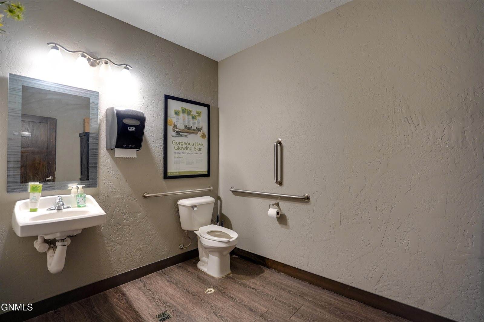 2041 40th Avenue SE, #100, Mandan, ND 58554