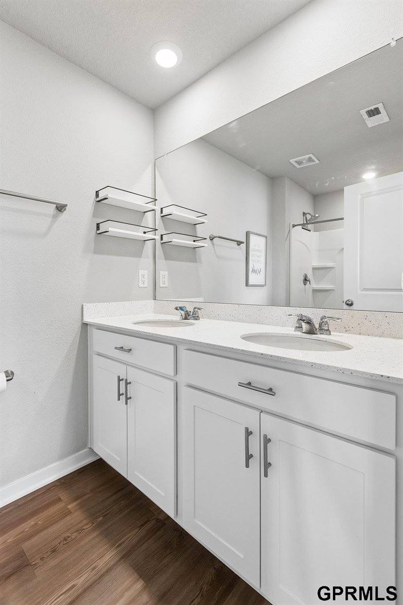 10807 South 177Th Street, Omaha, NE 68136