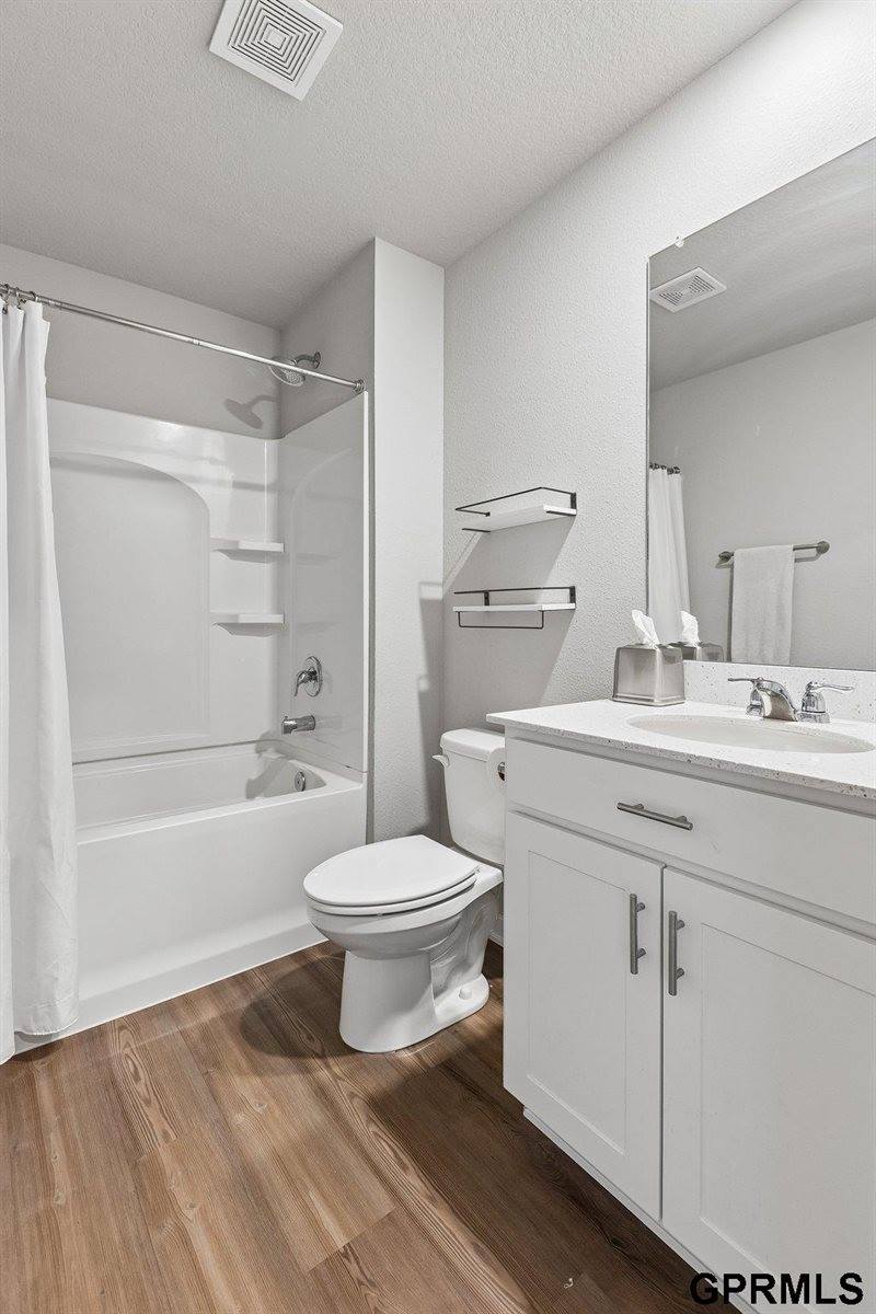 10807 South 177Th Street, Omaha, NE 68136