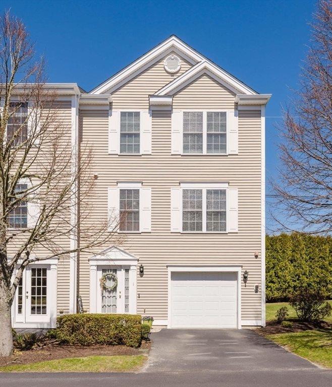 1 Harbor Mist Dr, Fairhaven, MA 02719
