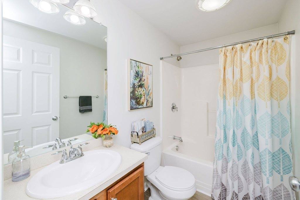 1 Harbor Mist Dr, Fairhaven, MA 02719