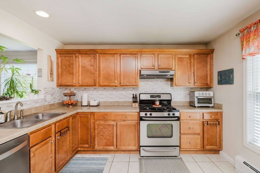 1 Harbor Mist Dr, Fairhaven, MA 02719