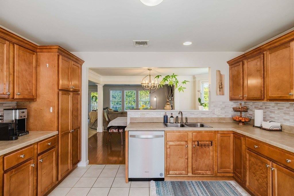 1 Harbor Mist Dr, Fairhaven, MA 02719