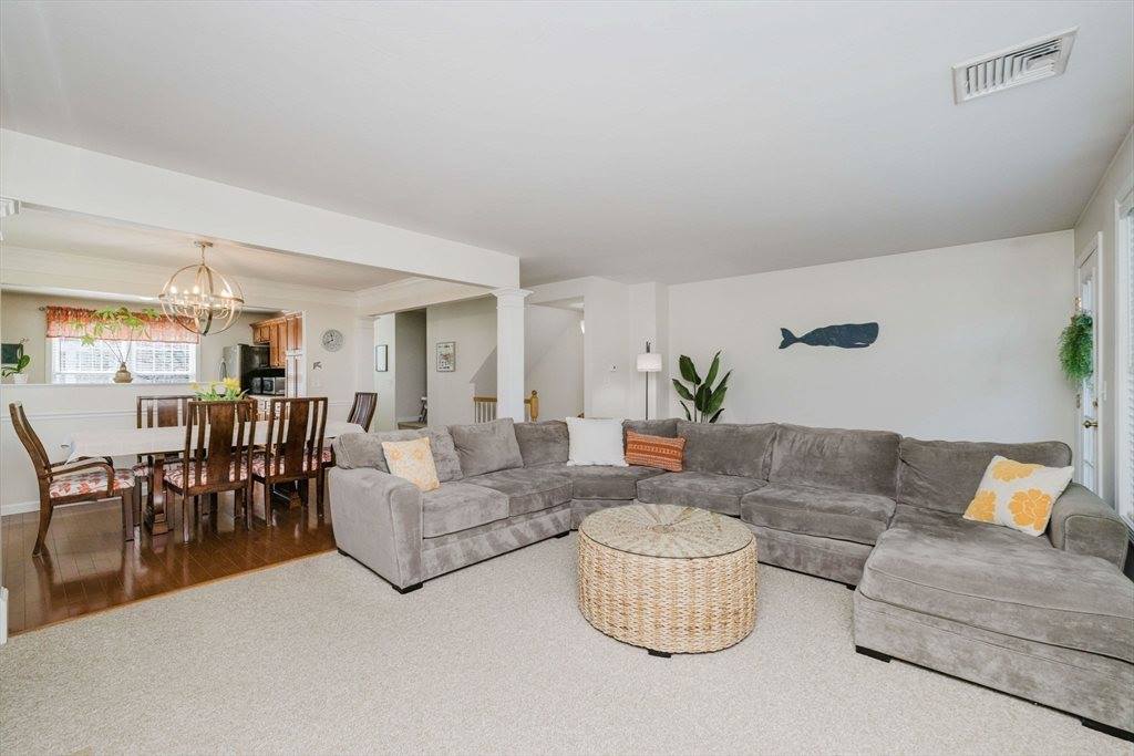 1 Harbor Mist Dr, Fairhaven, MA 02719