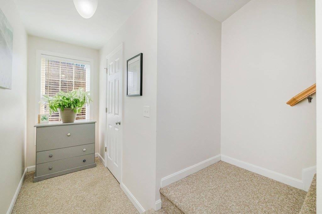 1 Harbor Mist Dr, Fairhaven, MA 02719