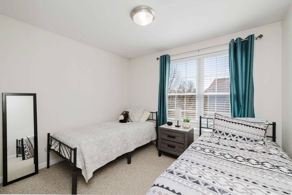 1 Harbor Mist Dr, Fairhaven, MA 02719