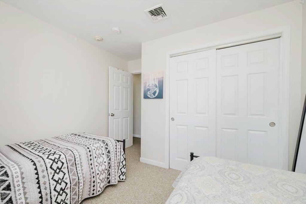 1 Harbor Mist Dr, Fairhaven, MA 02719
