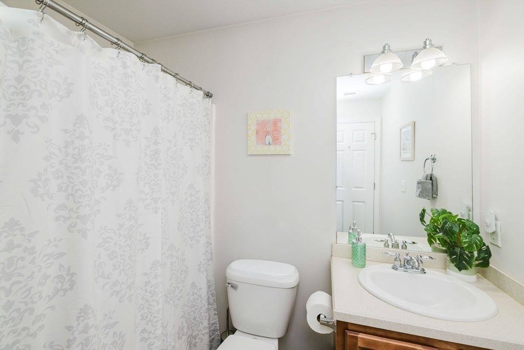 1 Harbor Mist Dr, Fairhaven, MA 02719