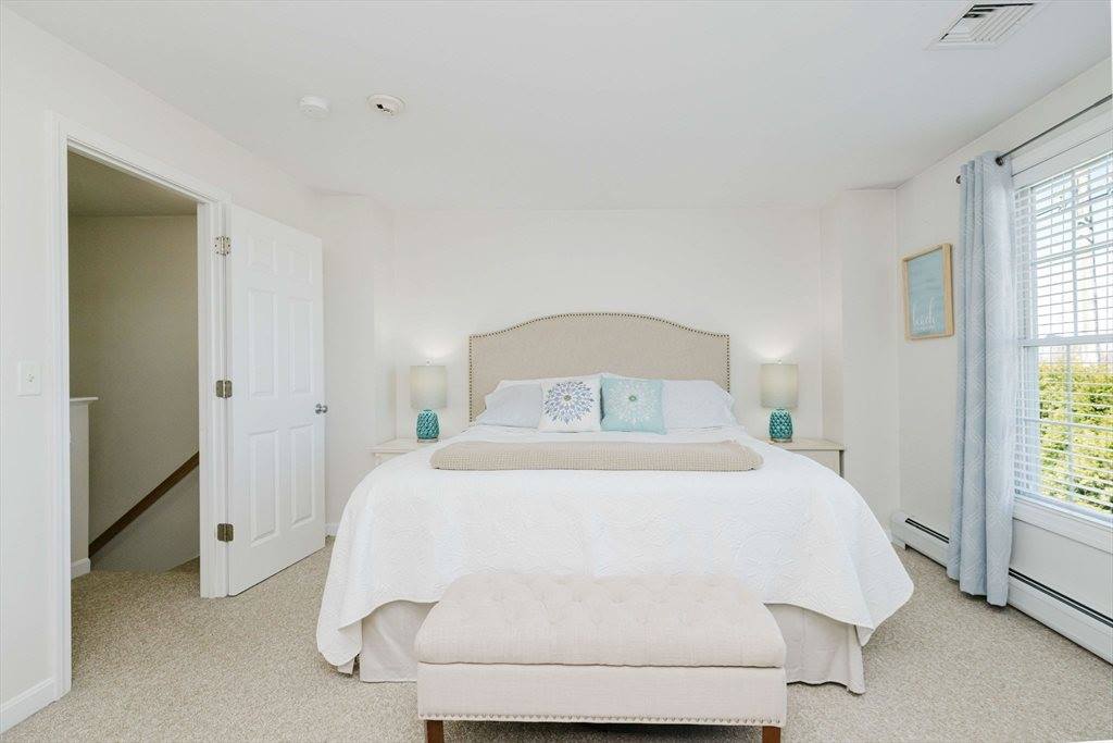 1 Harbor Mist Dr, Fairhaven, MA 02719