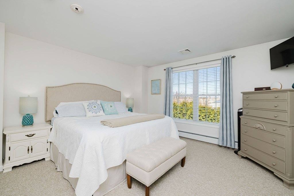 1 Harbor Mist Dr, Fairhaven, MA 02719