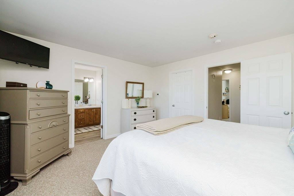 1 Harbor Mist Dr, Fairhaven, MA 02719