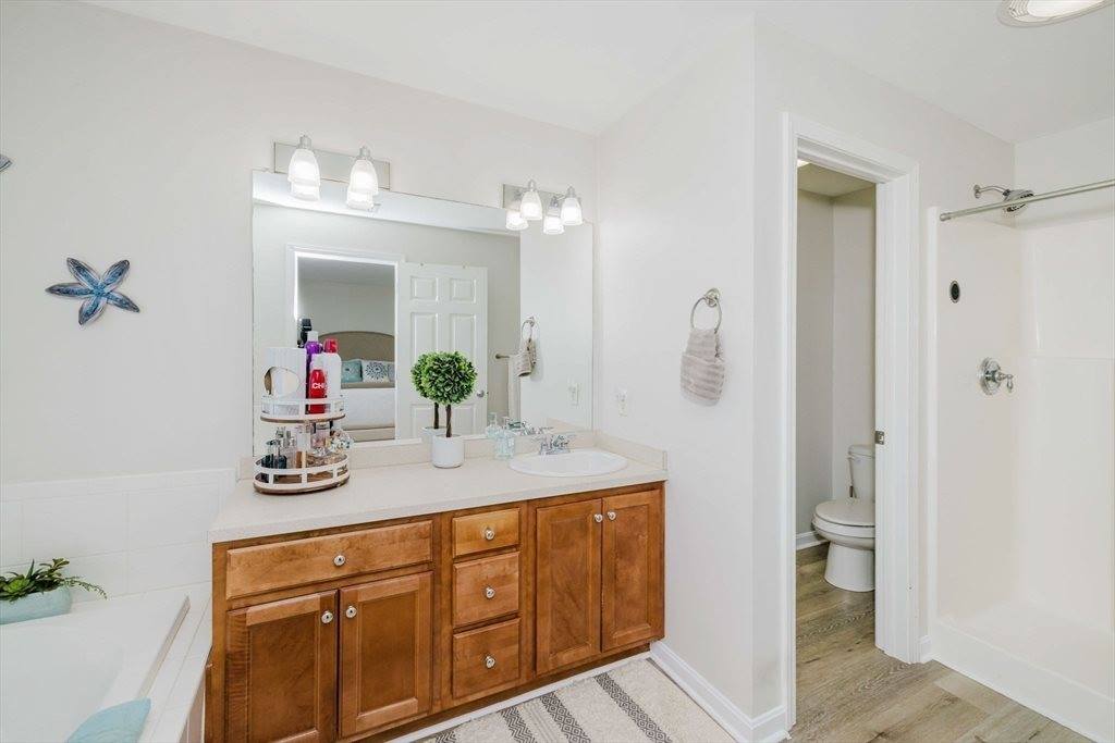 1 Harbor Mist Dr, Fairhaven, MA 02719