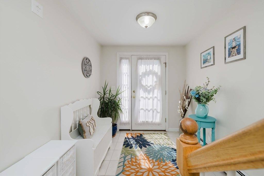 1 Harbor Mist Dr, Fairhaven, MA 02719
