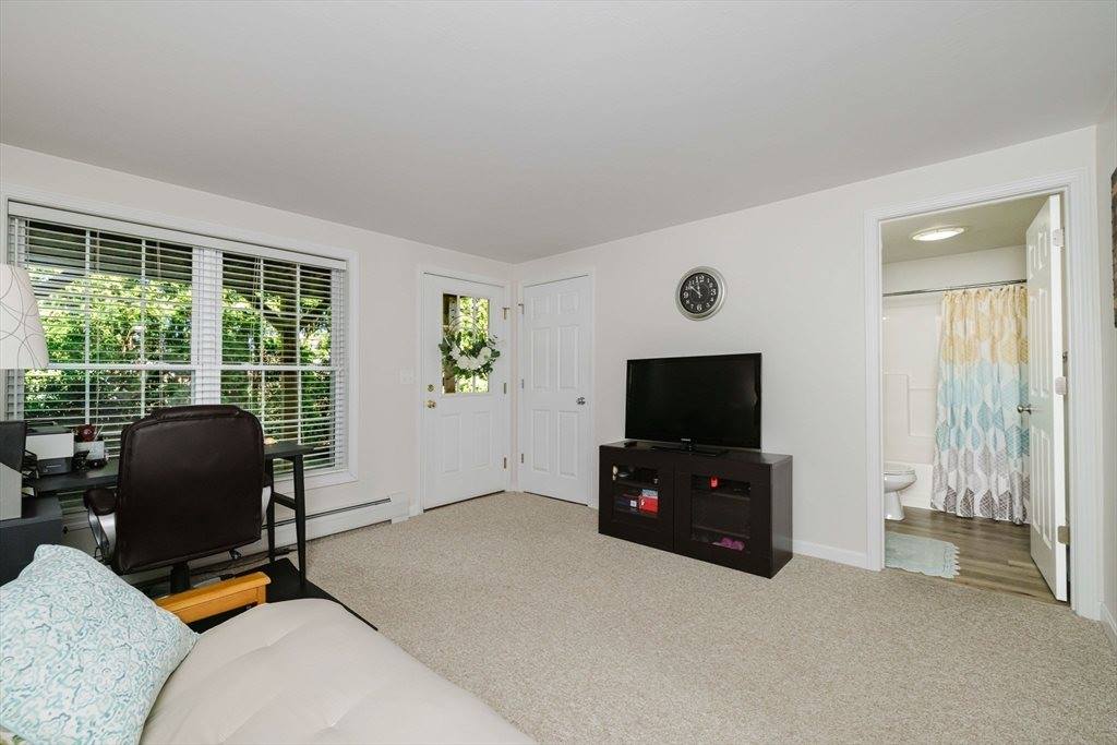 1 Harbor Mist Dr, Fairhaven, MA 02719
