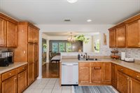 1 Harbor Mist Dr, Fairhaven, MA 02719