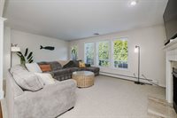 1 Harbor Mist Dr, Fairhaven, MA 02719