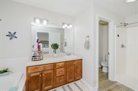 1 Harbor Mist Dr, Fairhaven, MA 02719