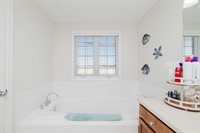 1 Harbor Mist Dr, Fairhaven, MA 02719