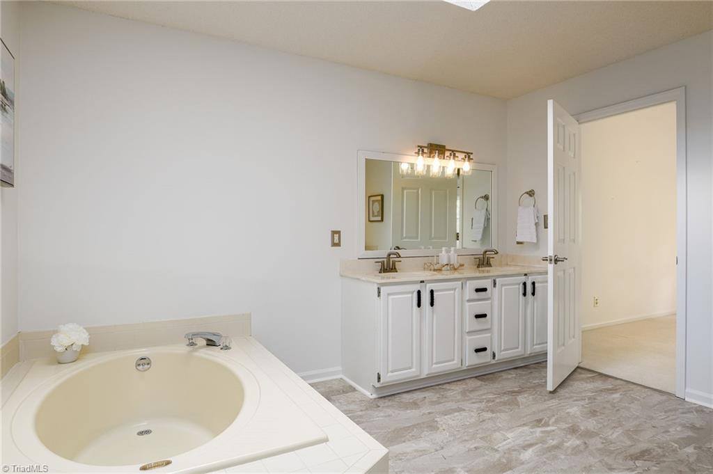 466 Windsor Park Road, Kernersville, NC 27284