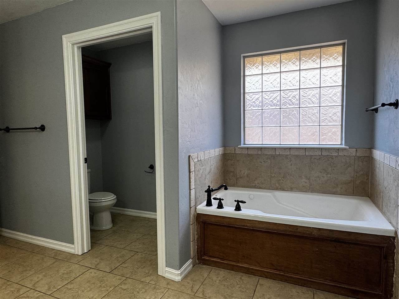 5708 NW Valor Ave, Lawton, OK 73505