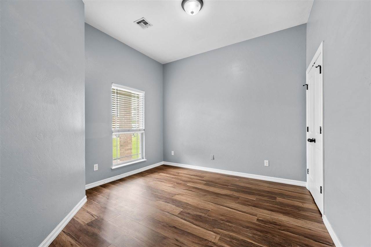 5708 NW Valor Ave, Lawton, OK 73505