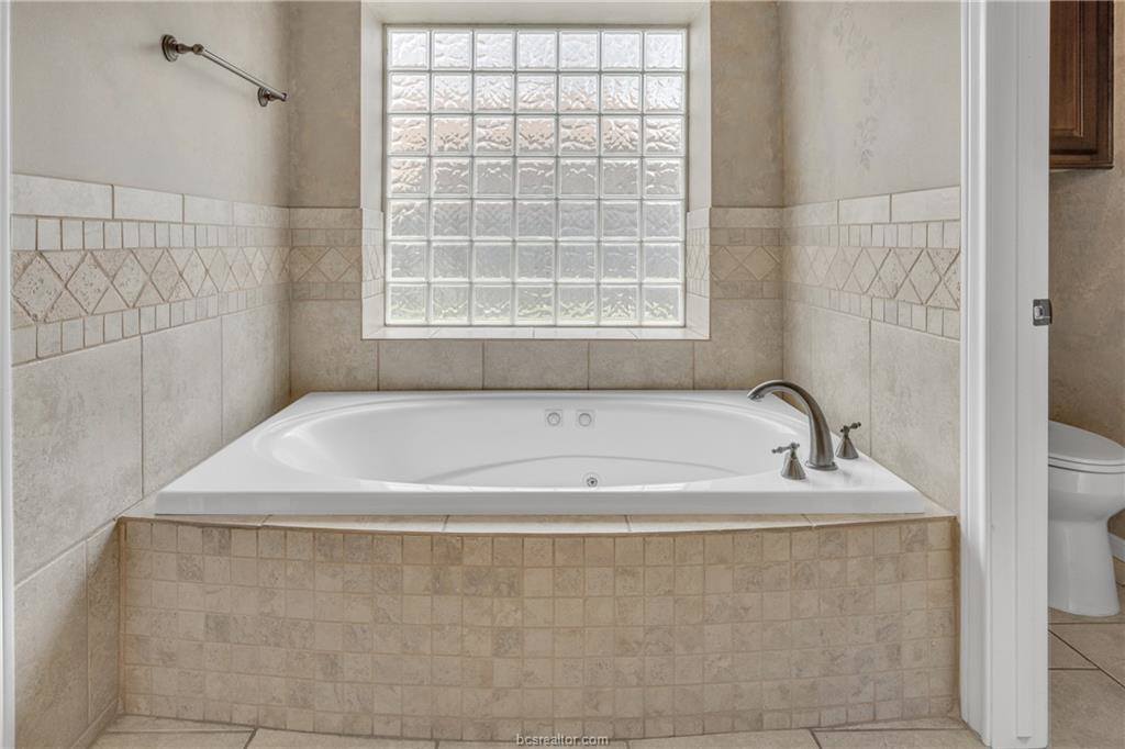 4303 Whitwick Place, College Station, TX 77845