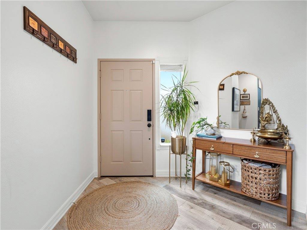 24842 Noelle, Newhall, CA 91321