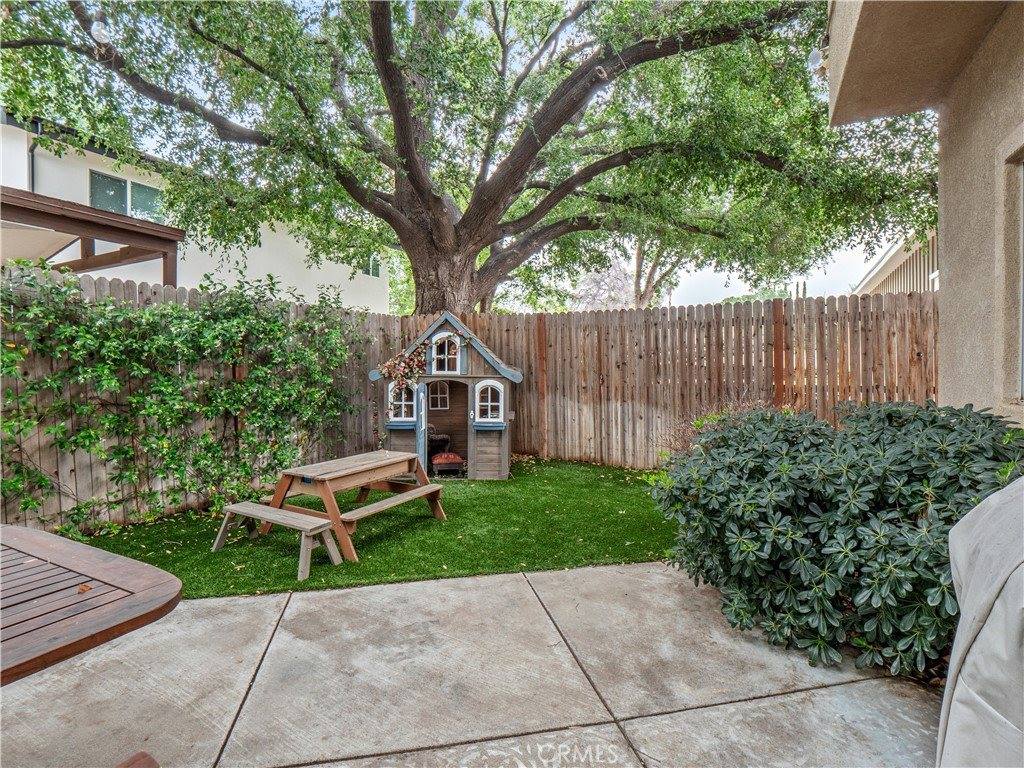 24842 Noelle, Newhall, CA 91321